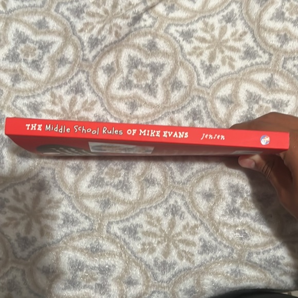 Signed Mike Evans book/ new - Picture 6 of 7